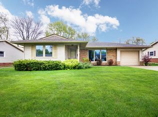 319 Charing Cross Rd, Elk Grove Village, IL 60007