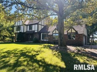 107 Edlen Ln, Jacksonville, IL 62650