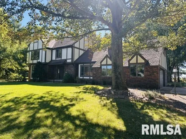107 Edlen Ln, Jacksonville, IL 62650