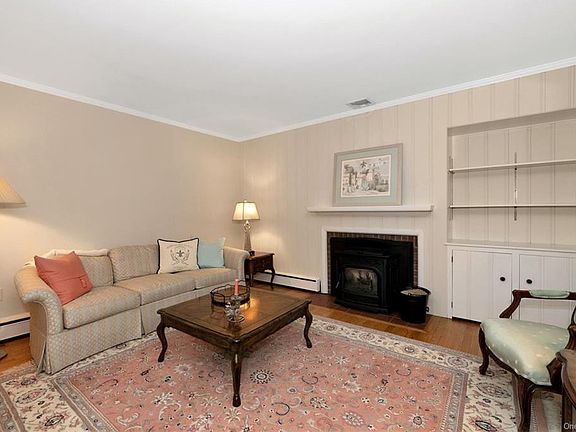 4th image of 308 Lake St