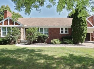 19852 Holiday Rd, Grosse Pointe Woods, MI 48236