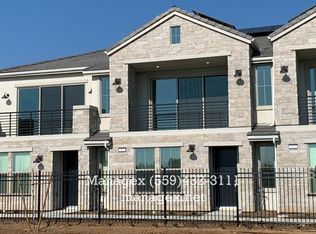 482 W Mahogany Ln, Clovis, CA 93611