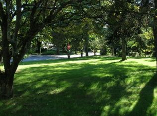 1 Frieda Pl, Huntington Station, NY 11746