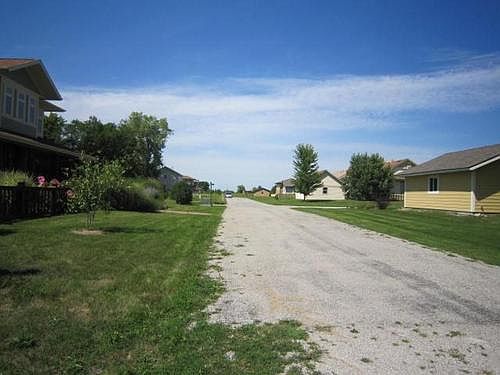 4th image of 1950 Sapphire Ln
