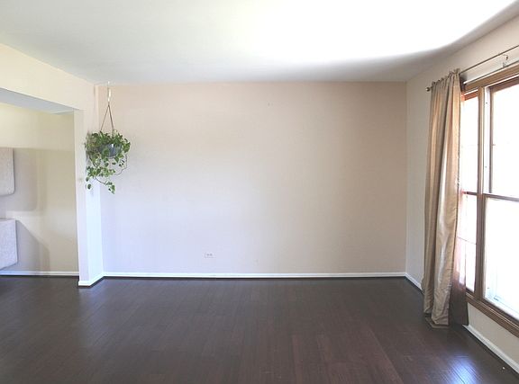 3rd image of 1120 Collingwood Ln