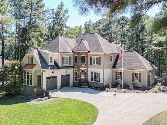 70 Calabria Ct, Clayton, NC 27527