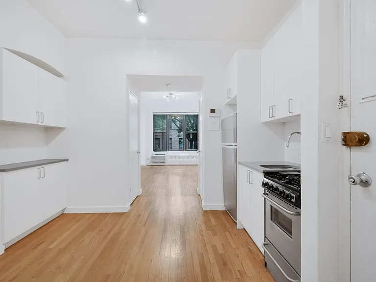 308 W 82nd St #3A — Photo 2