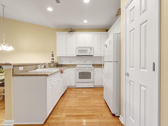 2nd image of 5106 Elton Drive SE