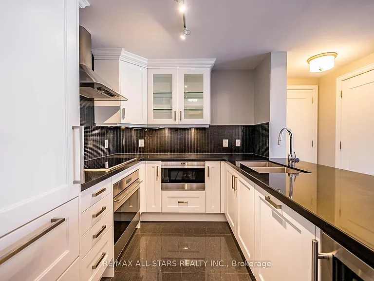 15 Stollery Pond Cres #305 — Photo 8