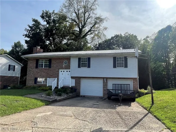 92 Northwood Villa Ln, Parkersburg, WV 26104