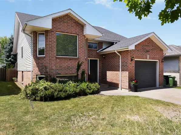 2341 Radcliff Ave, Windsor, ON N8P 1V5