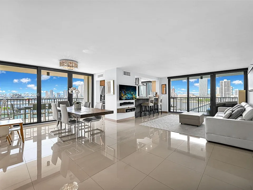 801 N Venetian Dr #1208