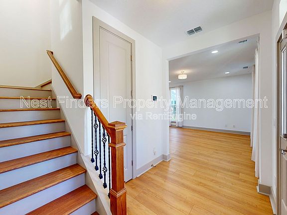 4th image of 966 Ingleside Ave
