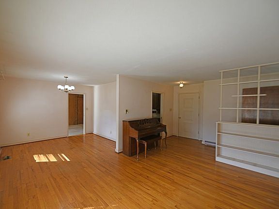 3rd image of 127 Hill Dale Dr