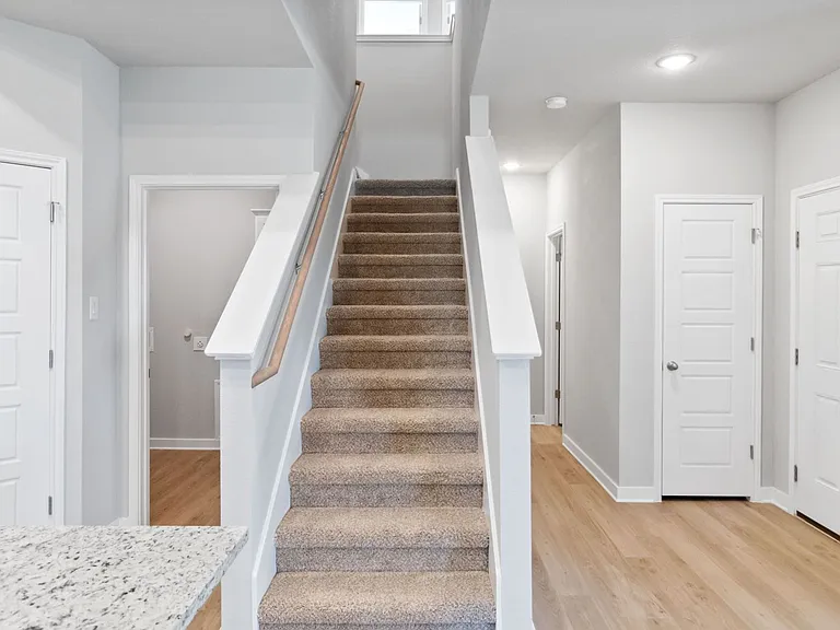 240 Nespral Dr — Photo 14