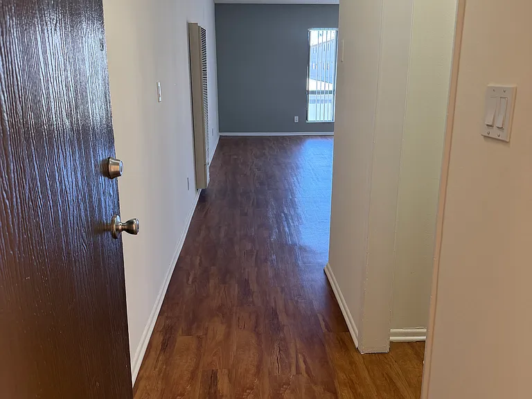 Villa Serena Apts — Photo 17