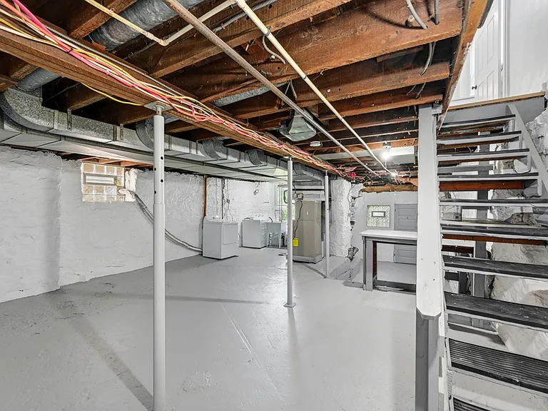 1642 Methyl St — Photo 22
