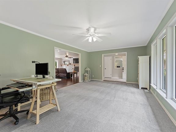 4th image of 2555 E Manor Dr