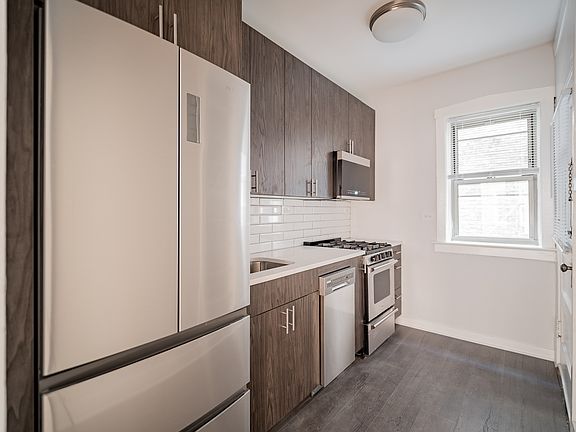 3rd image of 2450-58 W Wilson Ave #2454-1