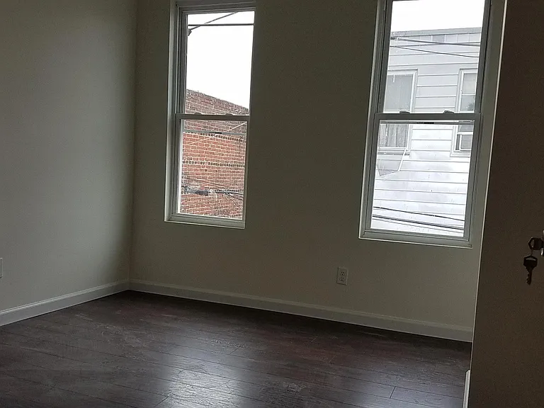 5557 Walton Ave — Photo 6