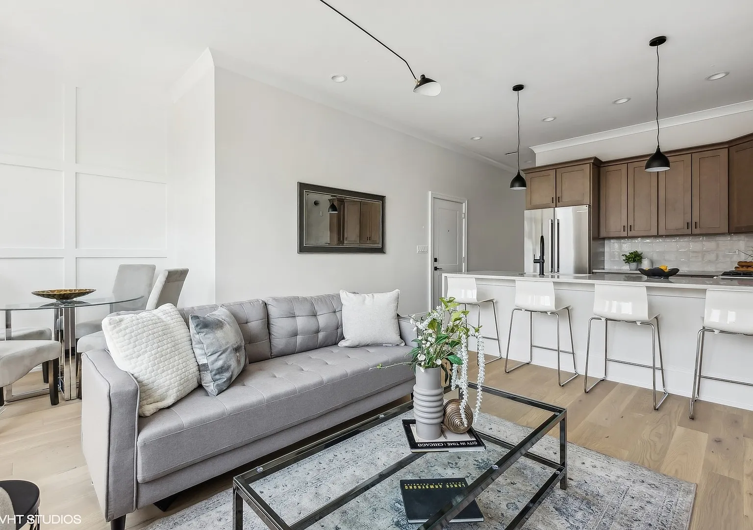 2 bed, 950 sqft, $3,600 — Photo 2