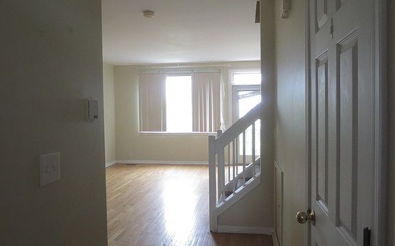 3rd image of 7443 Grandview Ct
