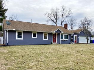 8 Devonshire Dr, Wilbraham, MA 01095