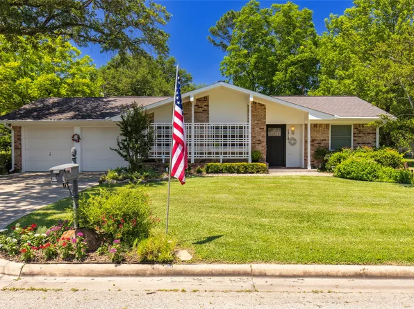 1314 Tanglewood Dr, Commerce, TX 75428