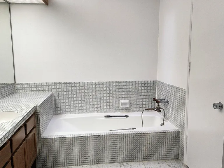 4477 Wilshire Blvd #310 — Photo 12