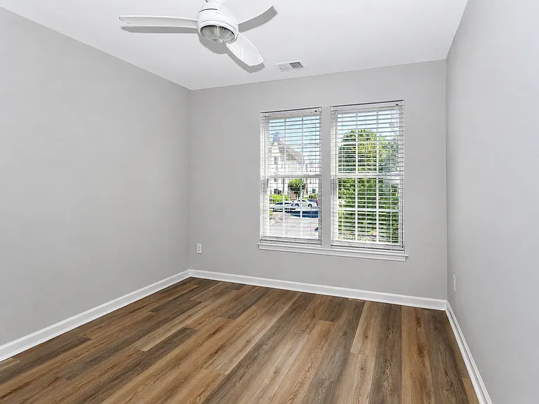 17819 Delmas Dr — Photo 15