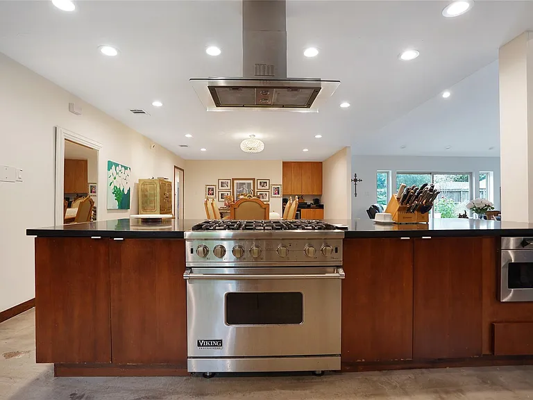 5643 Terwilliger Way — Photo 7