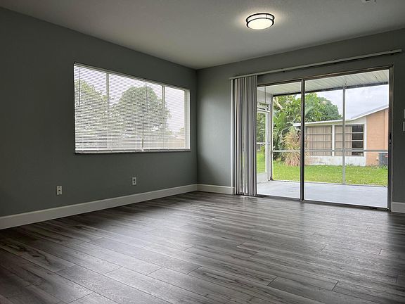 4th image of 2061 SE Hideaway Circle