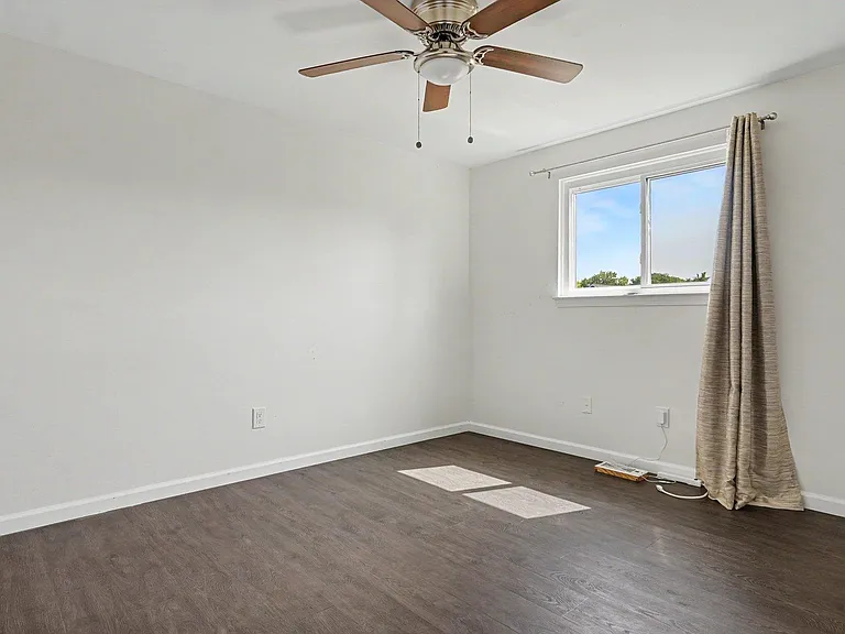 2735 Foster Ave — Photo 17