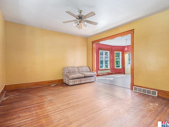 3rd image of 240 E 15th St