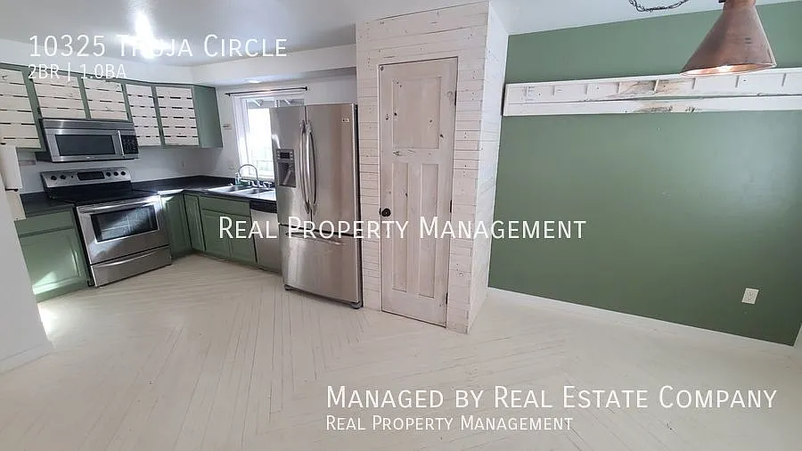 Eclectic Two Bedroom One Bath Home with Yard — Photo 3