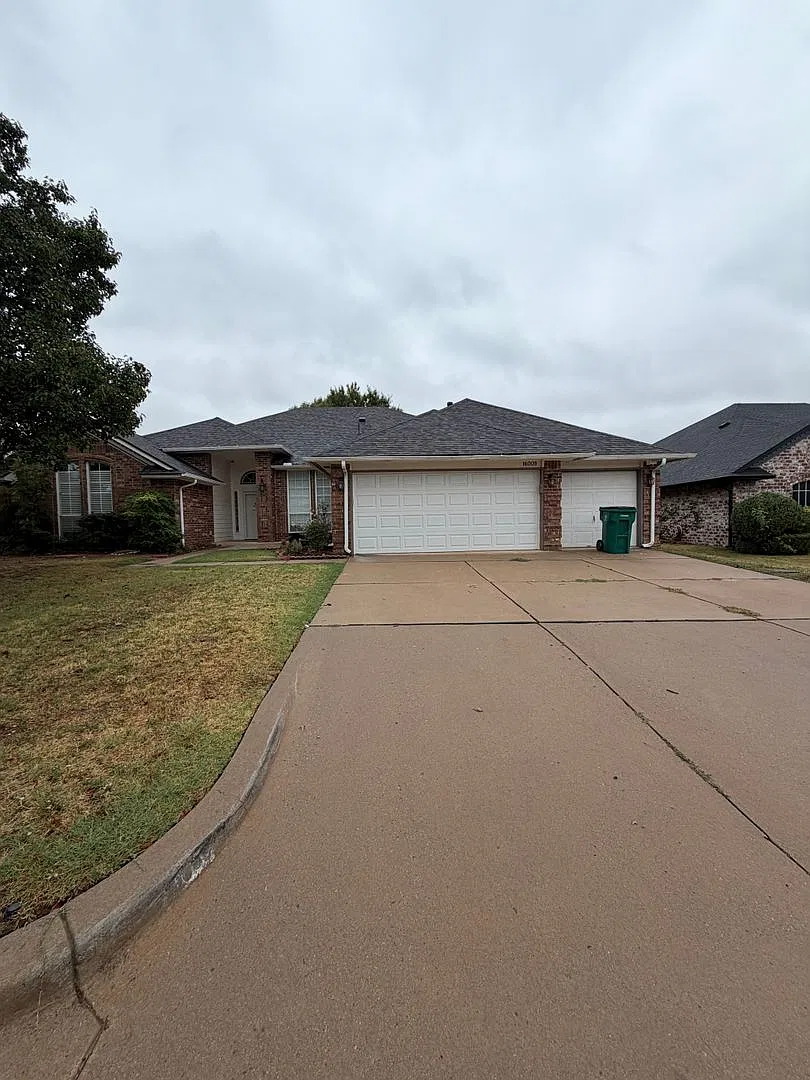 Spacious Updated Home - 4 Bedrooms + Office, 2 Full Baths - Storm Shelter - Edmond Schools — Photo 2