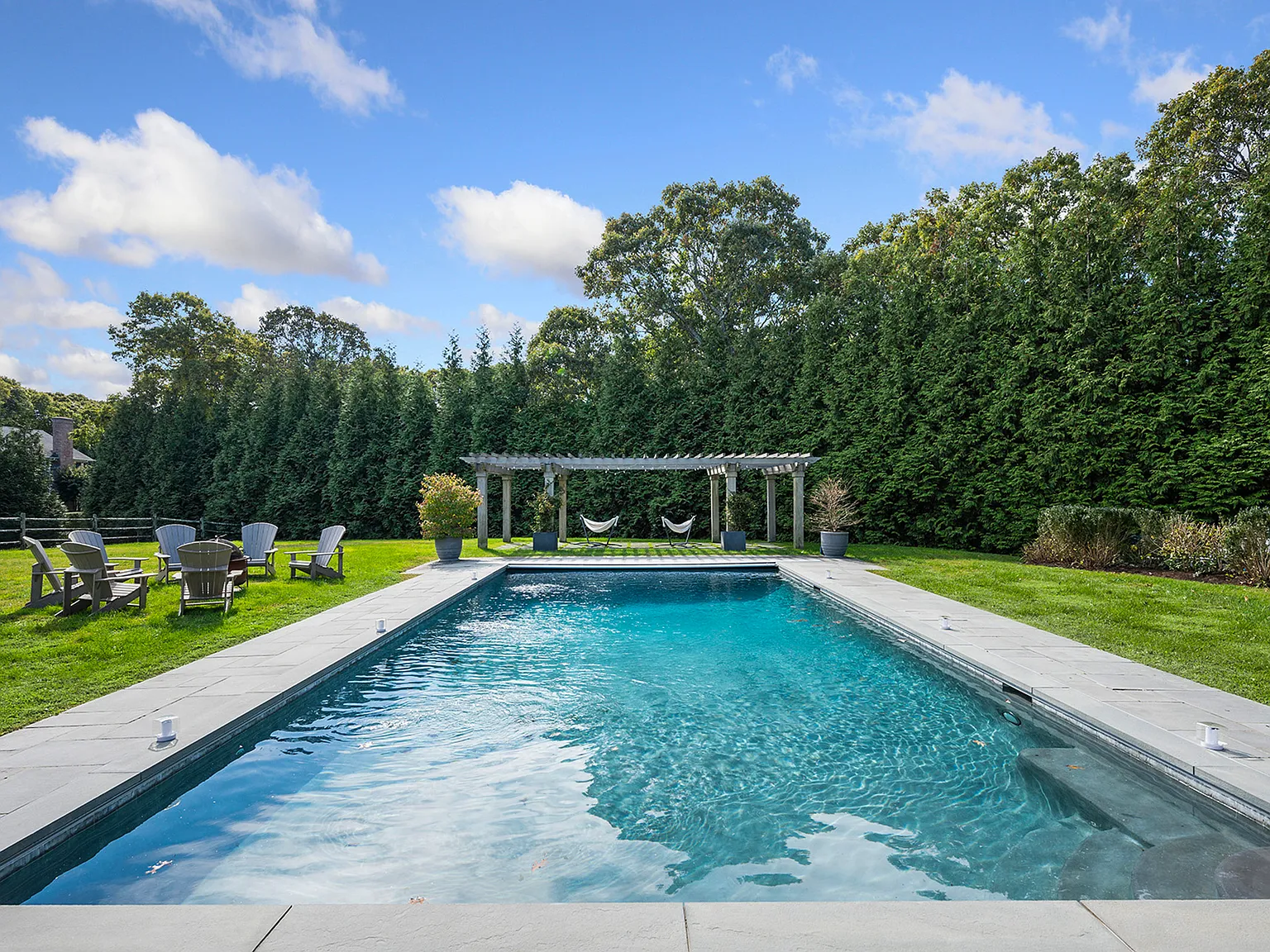 Stunning 8 Bedroom Estate Close to the Water — Photo 4