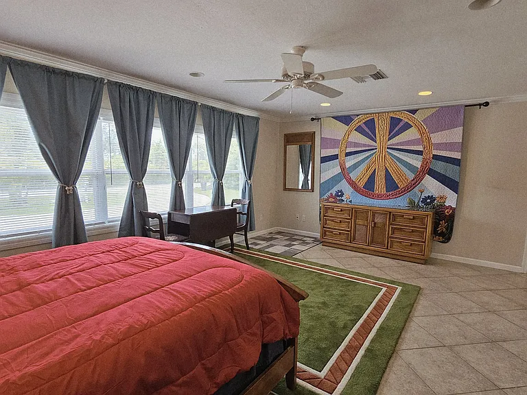 Master bedroom-king bed