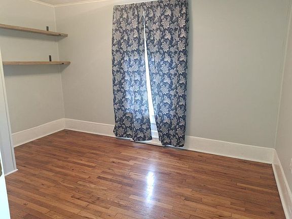 4th image of 308 Montgomery St