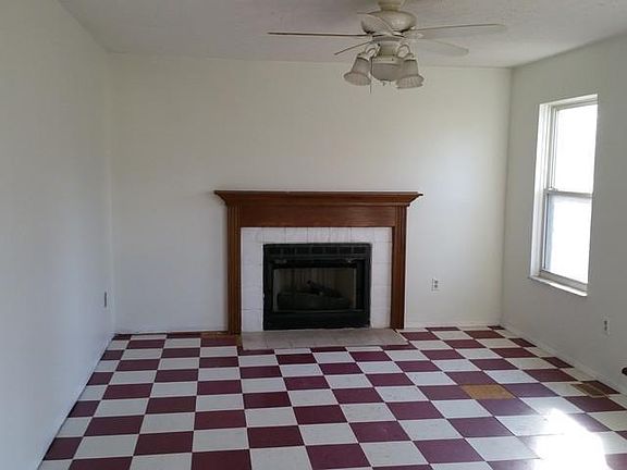 4th image of 3147 Framingham Cir