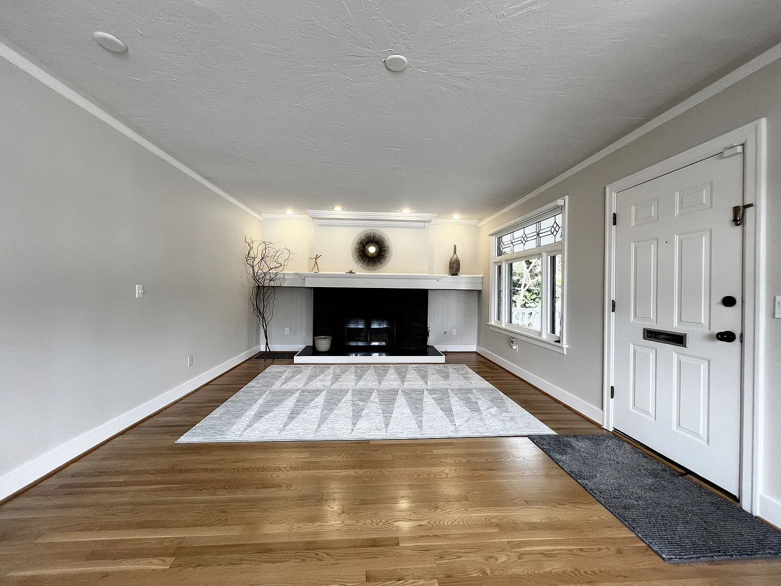 5 bed, 3.5 bath, 3820 sqft, $7,500 — Photo 4