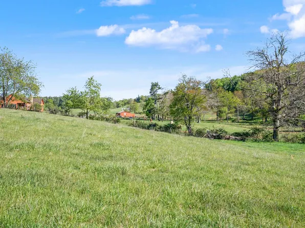 1370 Graysville Rd SE, Copper Hill, VA 24079