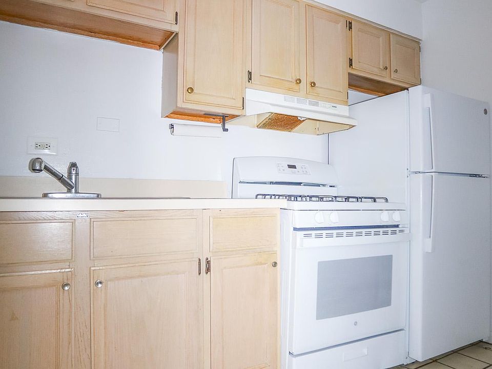 1st image of 528 W Wellington Ave APT 105