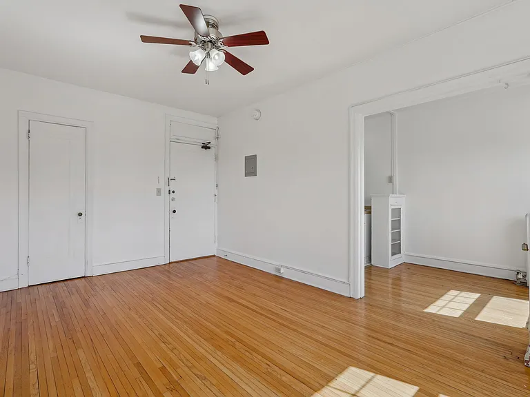 Summit Hill Apartments — Photo 19