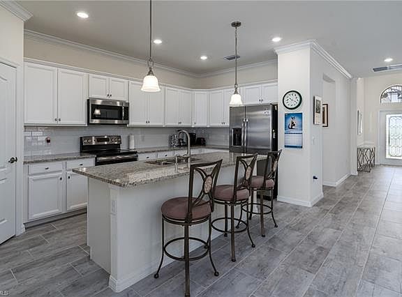2nd image of 1561 Vizcaya Ln