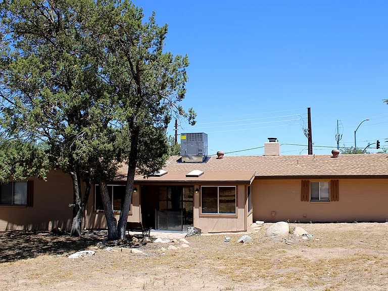 903 Green Ln — Photo 13