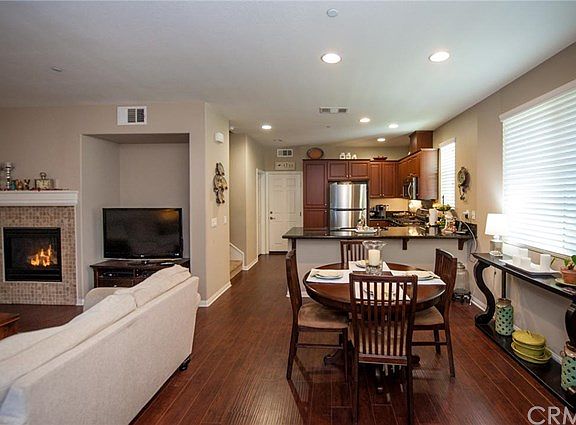 4th image of 15811 Cortland Ave