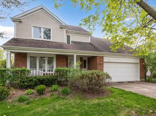 27 Chestnut Ter, Buffalo Grove, IL 60089