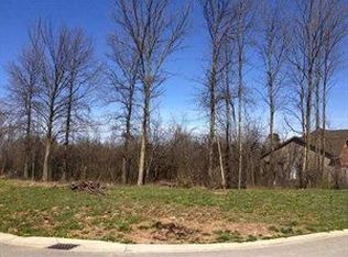 561 Oak Run Dr, Lewiston, NY 14092