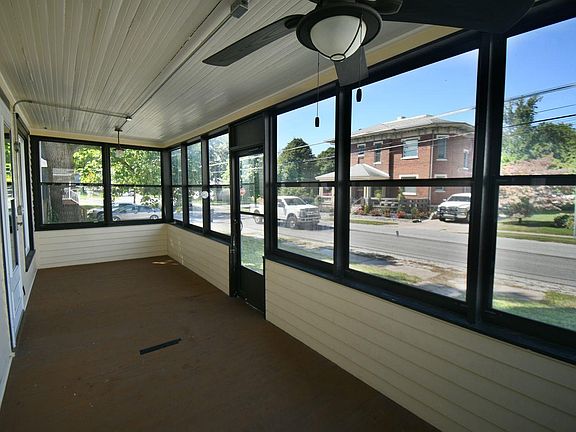 4th image of 513 N College Ave